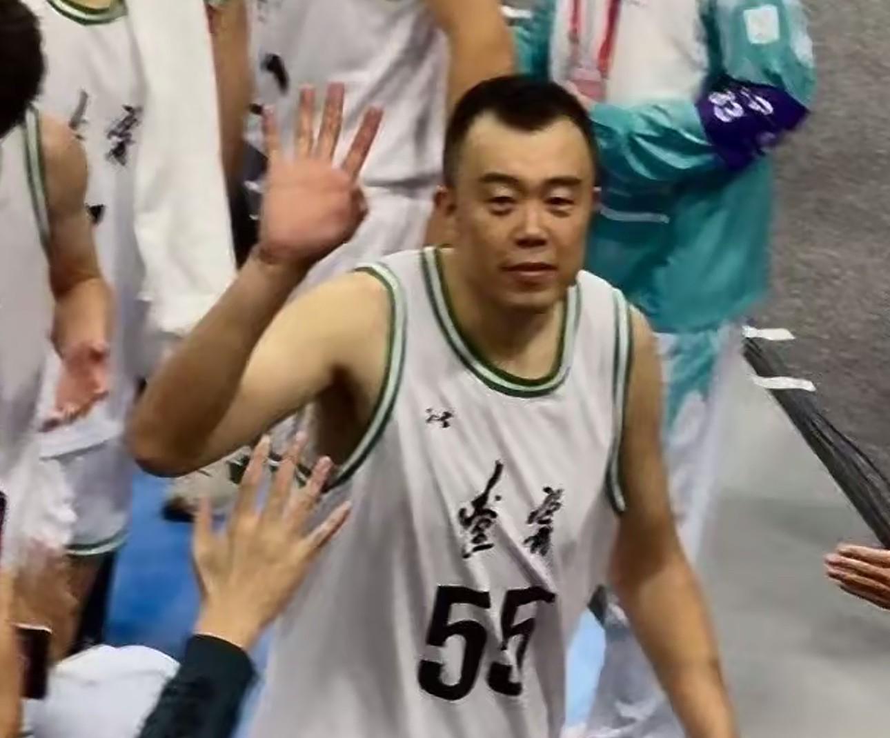 半岛体育APP-辽宁日报：原辽篮队长韩德君有望加入“东北超”沈阳队